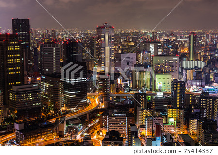 大阪梅田藍天大廈空中花園的夜景 75414337