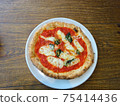 Margherita pizza 75414436