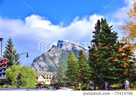 Canadian Rockies Mount Rundle Canadian Rockies Mount Rundle 75414796