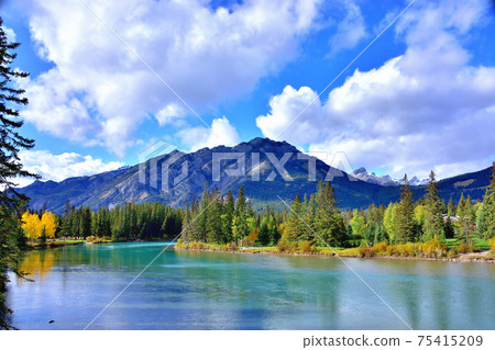 Bow River and Canadian Rockies 75415209