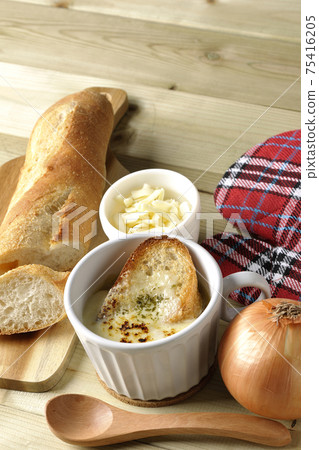 French bread, cheese, spoon, onion, mittens around onion gratin soup 75416205
