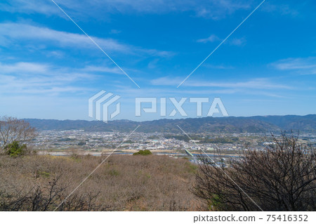 從龍門山的林道看木之川市和泉山 從龍門山的林道看木之川市和泉山 75416352