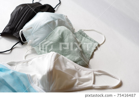 Various types of masks (nonwoven fabric mask, N95 surgical mask, high-performance mask, handmade cloth mask) 75416487