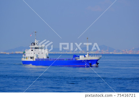 沿海貨船進入大阪港 75416721