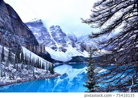 神秘的冰Mor湖,隨著時間的流逝而變色 神秘的冰Mor湖,隨著時間的流逝而變色 75418135