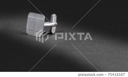 Old silver cufflink 75418387