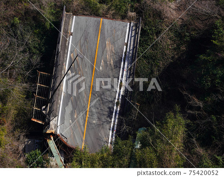 截至2021年3月，麻生大橋因熊本地震在2016年4月倒塌 75420052