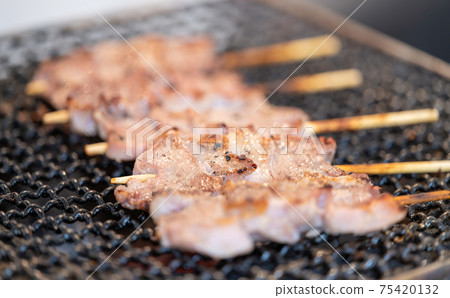 Grilled tongue (pork tongue) charcoal grilled on a shichirin Grilled tongue (pork tongue) charcoal grilled on a shichirin 75420132