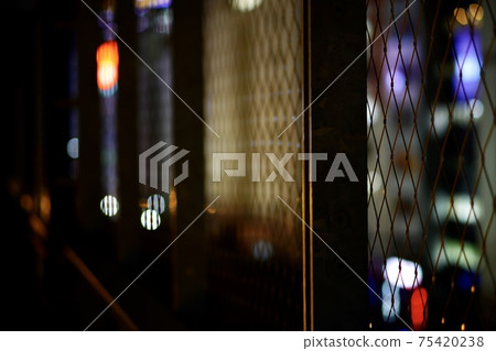 晚上在城市中感動 晚上在城市中感動 75420238