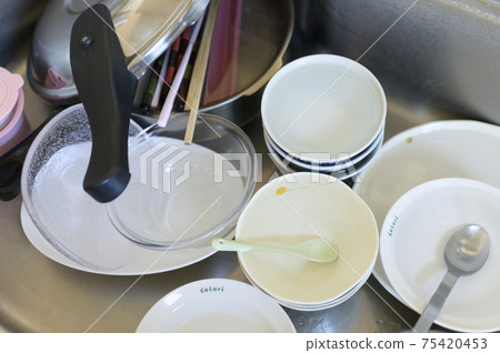 Unwashed dishes that have accumulated Unwashed dishes that have accumulated 75420453
