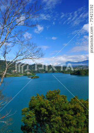 Natural landscape of mountains and reservoirs and lakes Natural landscape of mountains and reservoirs and lakes 75421192