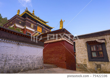 Stone house with windows in Tibet Stone house with windows in Tibet 75422106