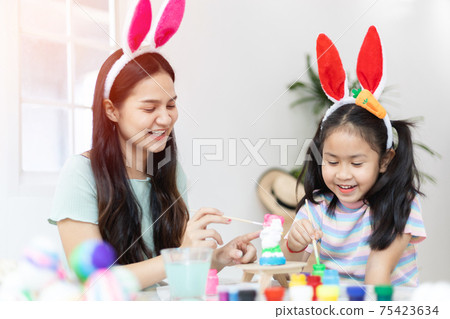 school girl with mother painting Plaster doll school girl with mother painting Plaster doll 75423634