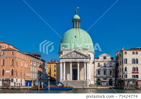 San Simeone Piccolo church on the Grand Canal in Venice, Italy 75424774