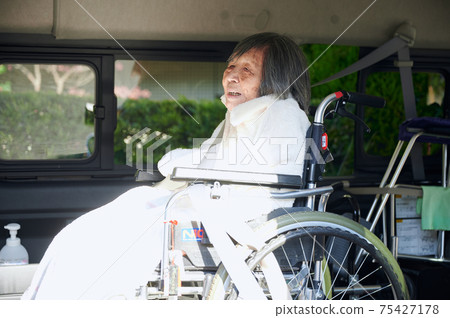 Nursing vehicle, welfare vehicle, grandma Nursing vehicle, welfare vehicle, grandma 75427178