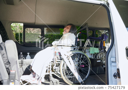 護理車福利車奶奶 護理車福利車奶奶 75427179