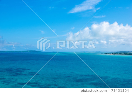 宮古島的鈷藍色景觀 宮古島的鈷藍色景觀 75431304