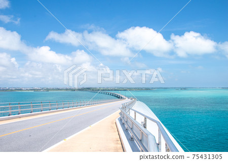 宮古島的鈷藍色景觀 宮古島的鈷藍色景觀 75431305