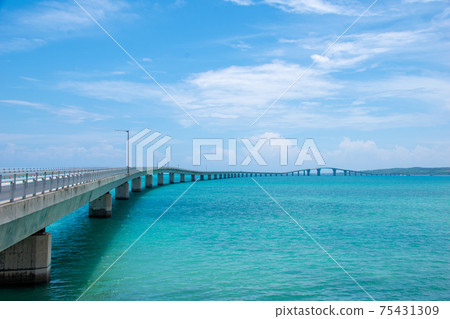 宮古島的鈷藍色景觀 宮古島的鈷藍色景觀 75431309