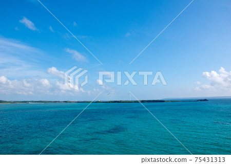 宮古島的鈷藍色景觀 宮古島的鈷藍色景觀 75431313