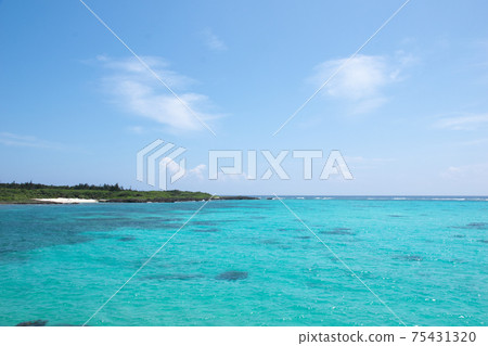 宮古島的鈷藍色景觀 宮古島的鈷藍色景觀 75431320