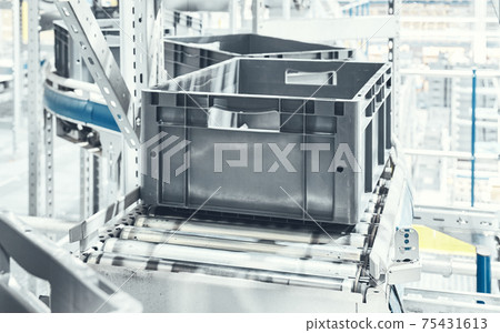 Roller conveyor system with plastic containers, selective front focus. 75431613