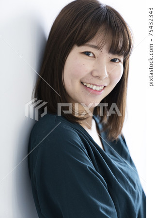 Quiet woman Quiet woman 75432343