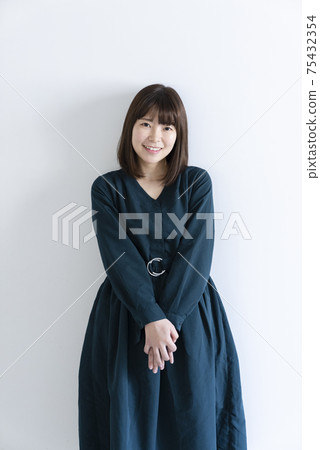 Quiet woman Quiet woman 75432354