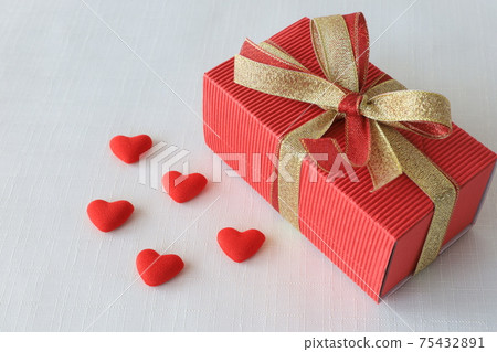 Hearts and gifts 75432891