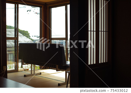 Window side chair 75433012