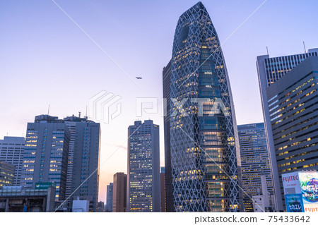 《Tokyo》 Shinjuku subcenter/city night view 75433642