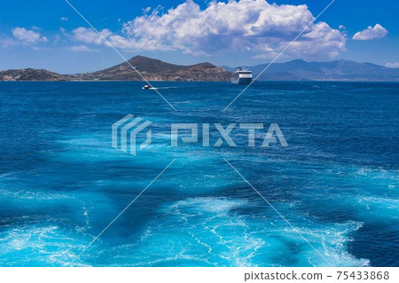 A ship following the gradation waves of a luxury liner A ship following the gradation waves of a luxury liner 75433868