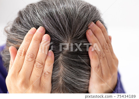 Gray-haired woman gray-haired parting 75434189