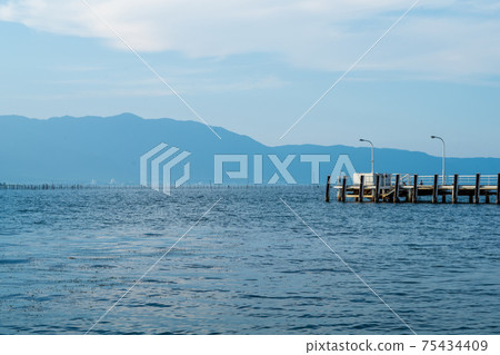 藍天和琵琶湖 藍天和琵琶湖 75434409