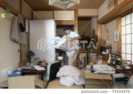 Male worker cleaning the closet 75434476