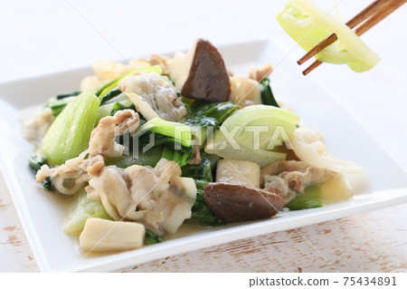 Stir-fried pork, bok choy and king trumpet 75434891