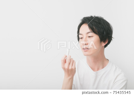 男士化妝品（潤唇膏） 75435545