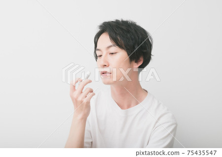 男士化妝品（潤唇膏） 75435547
