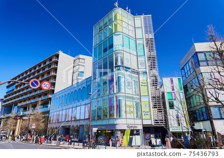 Scenery in front of Harajuku Station in Tokyo 75436793