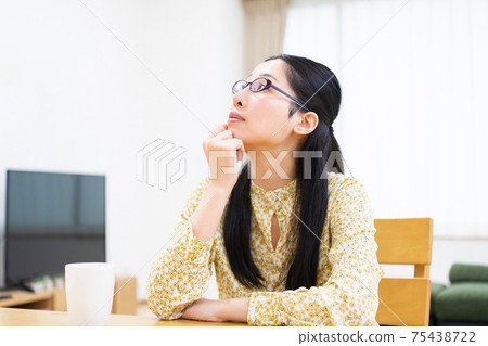 一個擔心的女人 一個擔心的女人 75438722