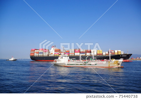 Chemical tankers and large container ships arriving alongside Osaka Port Chemical tankers and large container ships arriving alongside Osaka Port 75440738