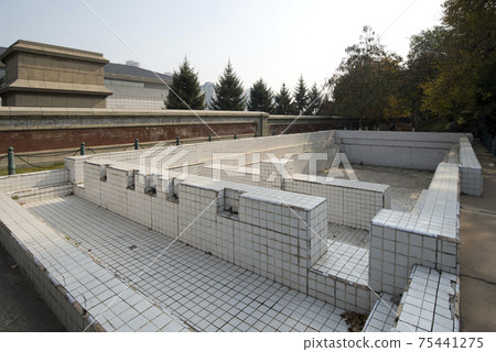 Pool of the Imperial Palace of Manchuria Pool of the Imperial Palace of Manchuria 75441275