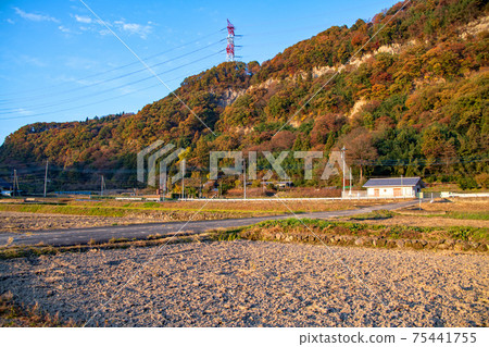 Evening view under the Akagimachi shelf Autumn view Evening view under the Akagimachi shelf Autumn view 75441755