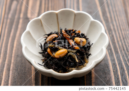 煮熟的羊栖菜 煮熟的羊栖菜 75442145