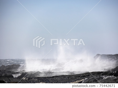崎崎崎sea的大海和跳起的白浪 崎崎崎sea的大海和跳起的白浪 75442671