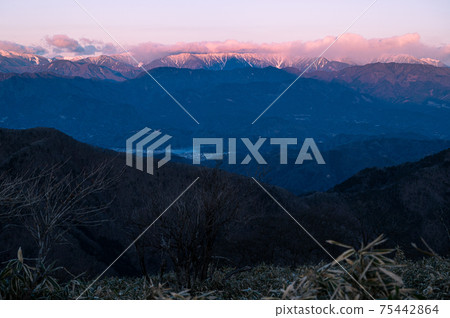 From Morgenroth Ryugadake in the Southern Alps From Morgenroth Ryugadake in the Southern Alps 75442864
