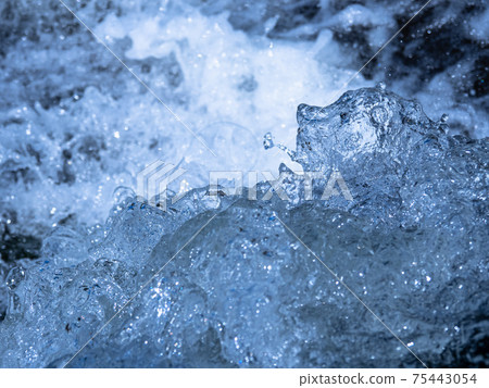 Dynamic water 75443054