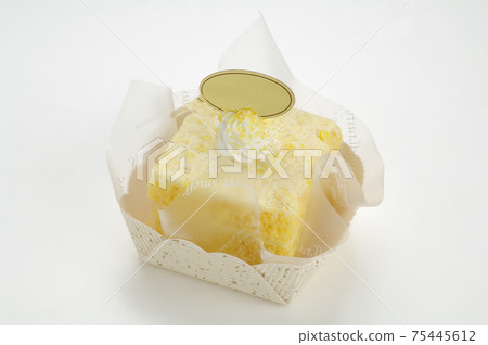 Fresh cupcakes Fresh cupcakes 75445612