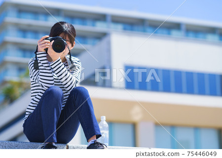 Camera girls shooting spring Camera girls shooting spring 75446049