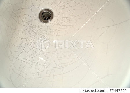 洗臉盆陶瓷盆出現網狀裂縫 洗臉盆陶瓷盆出現網狀裂縫 75447521